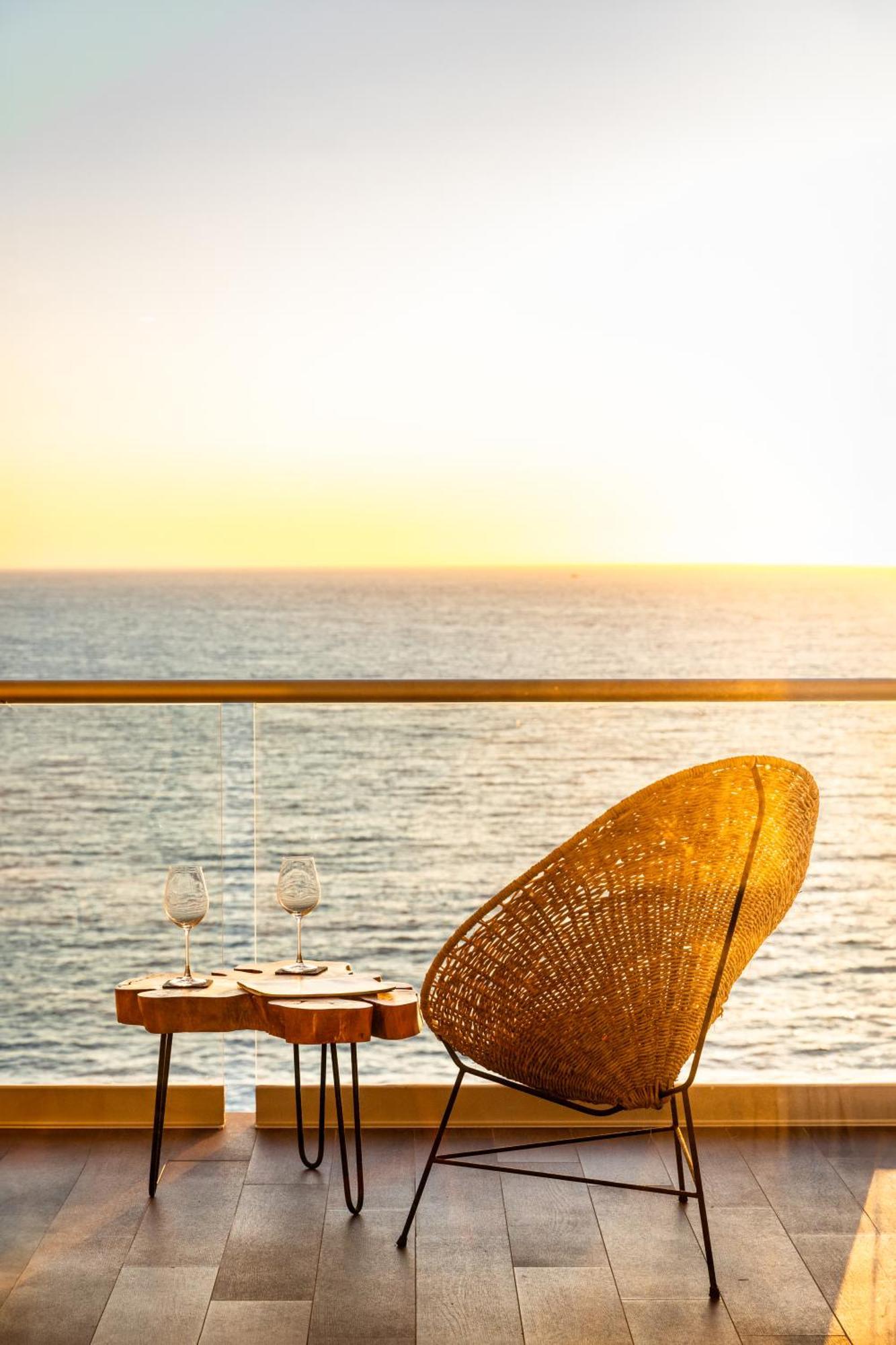 Harbor 13008A Artistic Beachfront Studio By Moikkarentals 푸에르토 발라타 외부 사진