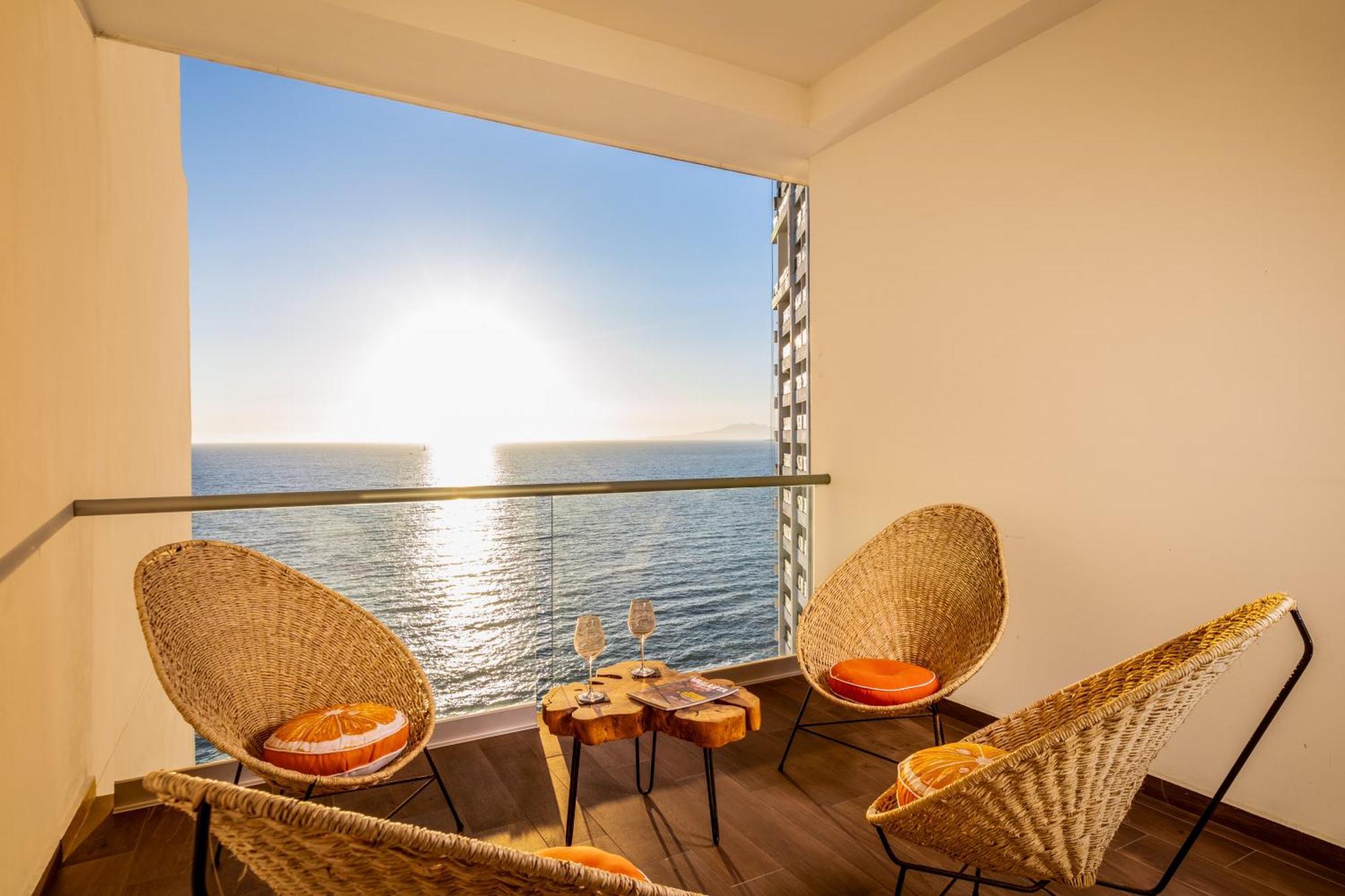 Harbor 13008A Artistic Beachfront Studio By Moikkarentals 푸에르토 발라타 외부 사진
